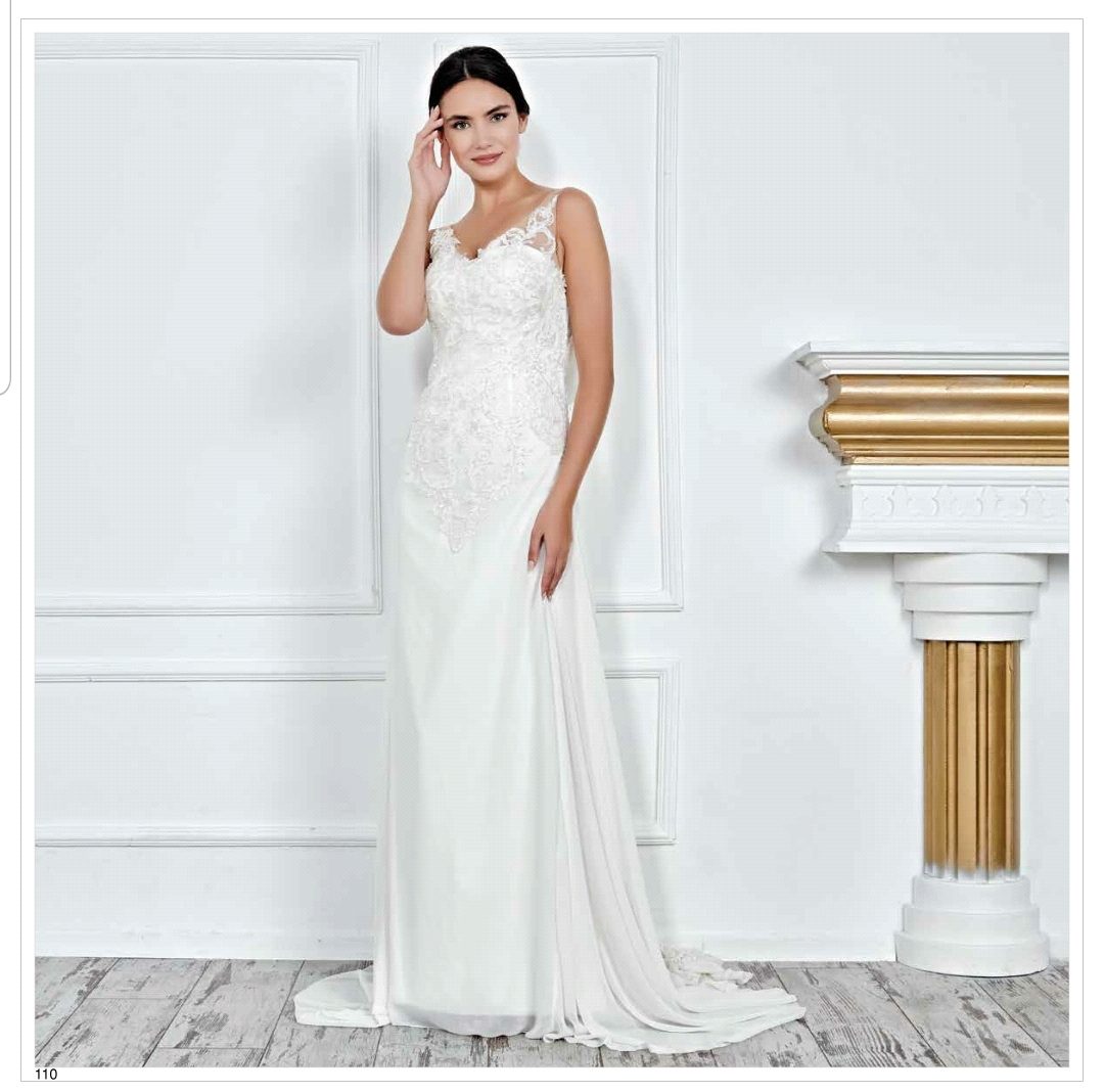Schlankes Brautkleid mit Rückendrapé